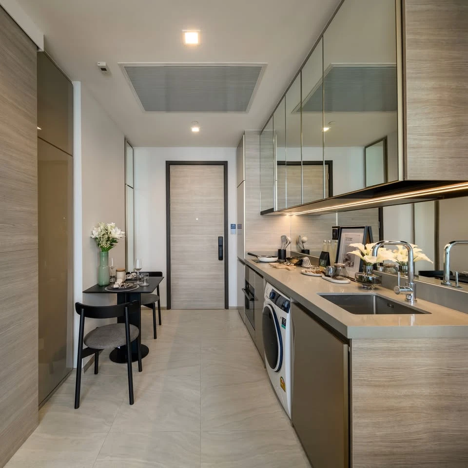 For rent: The Crest Park Residences, beautifully decorated room, well-built-in, convenient and complete here. Don't wait, book now.