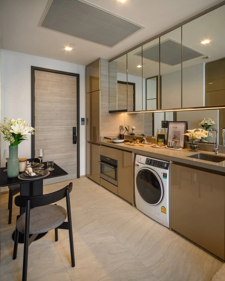 For rent: The Crest Park Residences, beautifully decorated room, well-built-in, convenient and complete here. Don't wait, book now.