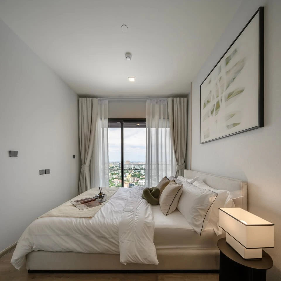For rent: The Crest Park Residences, beautifully decorated room, well-built-in, convenient and complete here. Don't wait, book now.