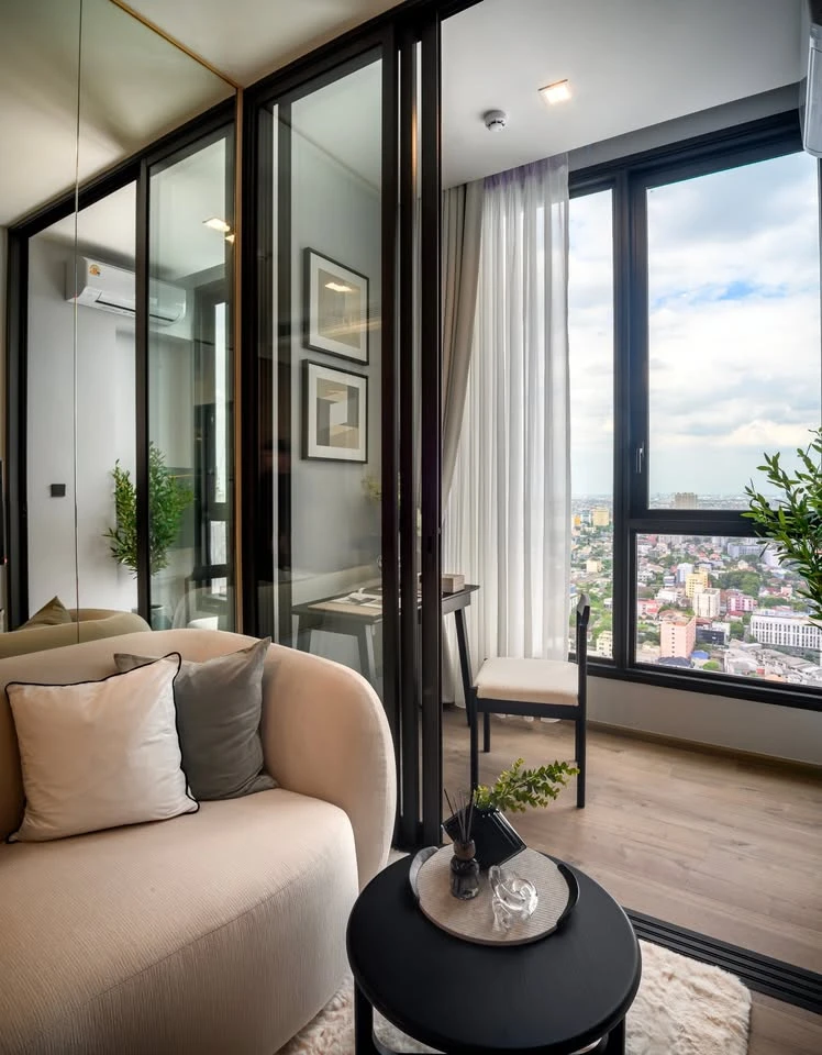 For rent: The Crest Park Residences, beautifully decorated room, well-built-in, convenient and complete here. Don't wait, book now.