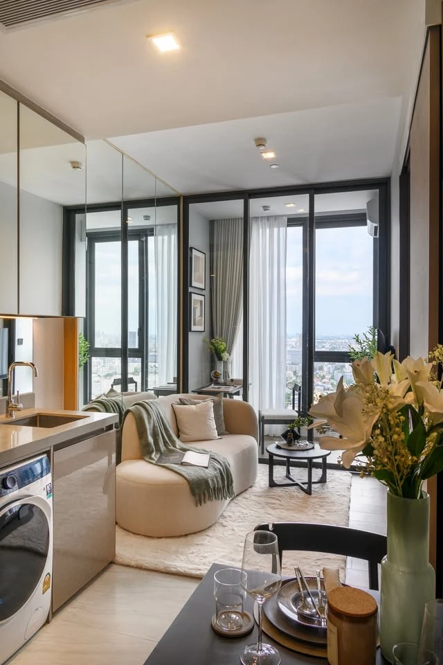 For rent: The Crest Park Residences, beautifully decorated room, well-built-in, convenient and complete here. Don't wait, book now.