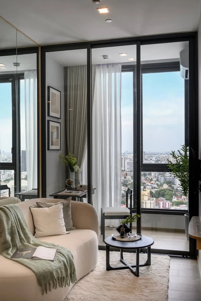 For rent: The Crest Park Residences, beautifully decorated room, well-built-in, convenient and complete here. Don't wait, book now.