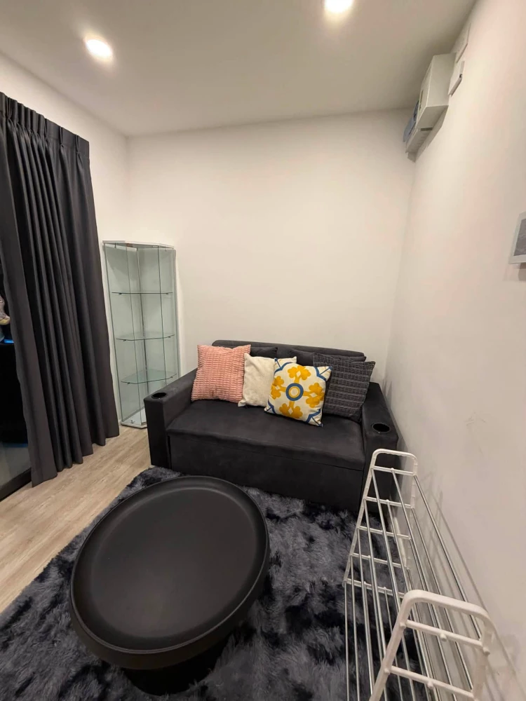 For Rent: The Clev Riverine Chao Phraya-Wongsawang. High-floor unit with a well-partitioned layout. Beautifully decorated and ready to move in.