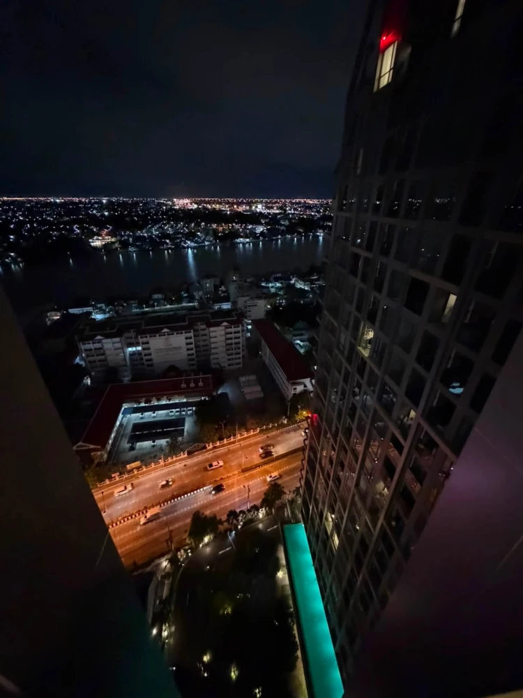 For Rent: The Clev Riverine Chao Phraya-Wongsawang. High-floor unit with a well-partitioned layout. Beautifully decorated and ready to move in.