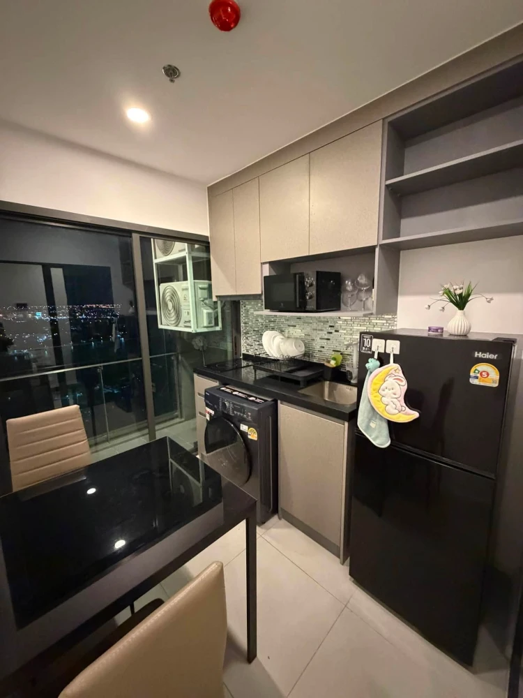 For Rent: The Clev Riverine Chao Phraya-Wongsawang. High-floor unit with a well-partitioned layout. Beautifully decorated and ready to move in.