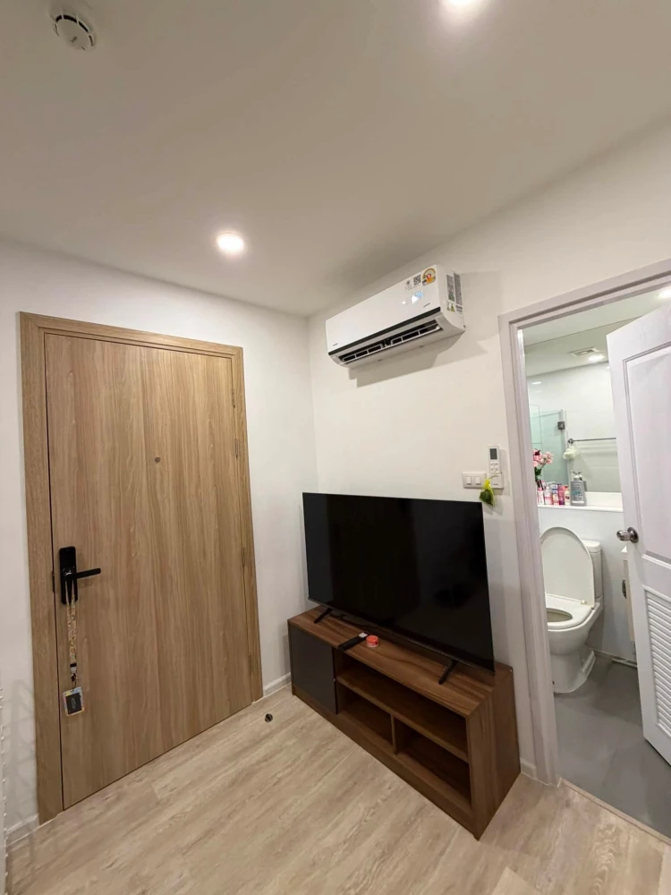 For Rent: The Clev Riverine Chao Phraya-Wongsawang. High-floor unit with a well-partitioned layout. Beautifully decorated and ready to move in.