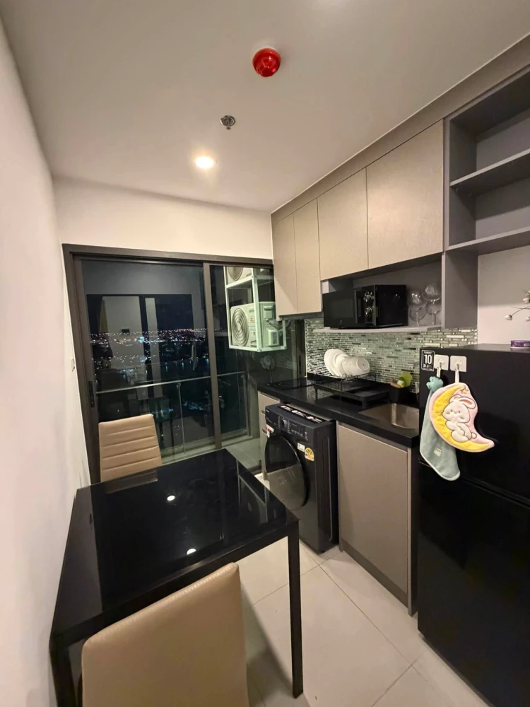 For Rent: The Clev Riverine Chao Phraya-Wongsawang. High-floor unit with a well-partitioned layout. Beautifully decorated and ready to move in.