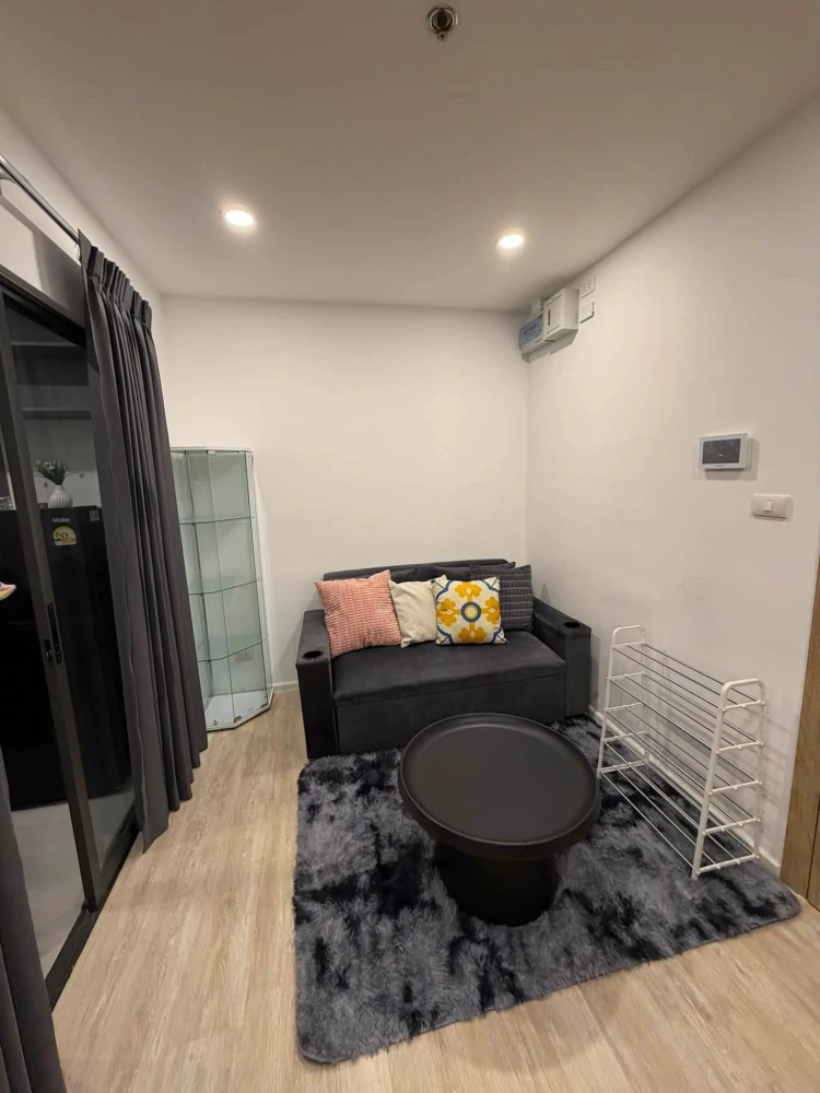 For Rent: The Clev Riverine Chao Phraya-Wongsawang. High-floor unit with a well-partitioned layout. Beautifully decorated and ready to move in.