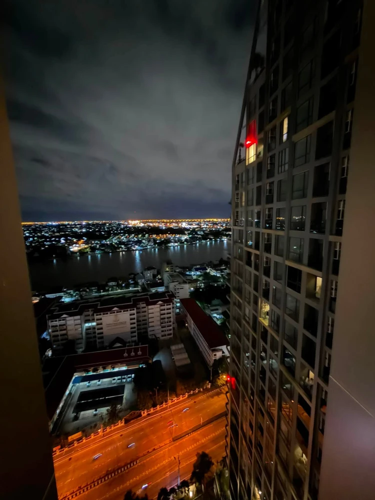 For Rent: The Clev Riverine Chao Phraya-Wongsawang. High-floor unit with a well-partitioned layout. Beautifully decorated and ready to move in.