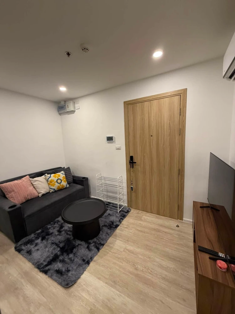 For Rent: The Clev Riverine Chao Phraya-Wongsawang. High-floor unit with a well-partitioned layout. Beautifully decorated and ready to move in.