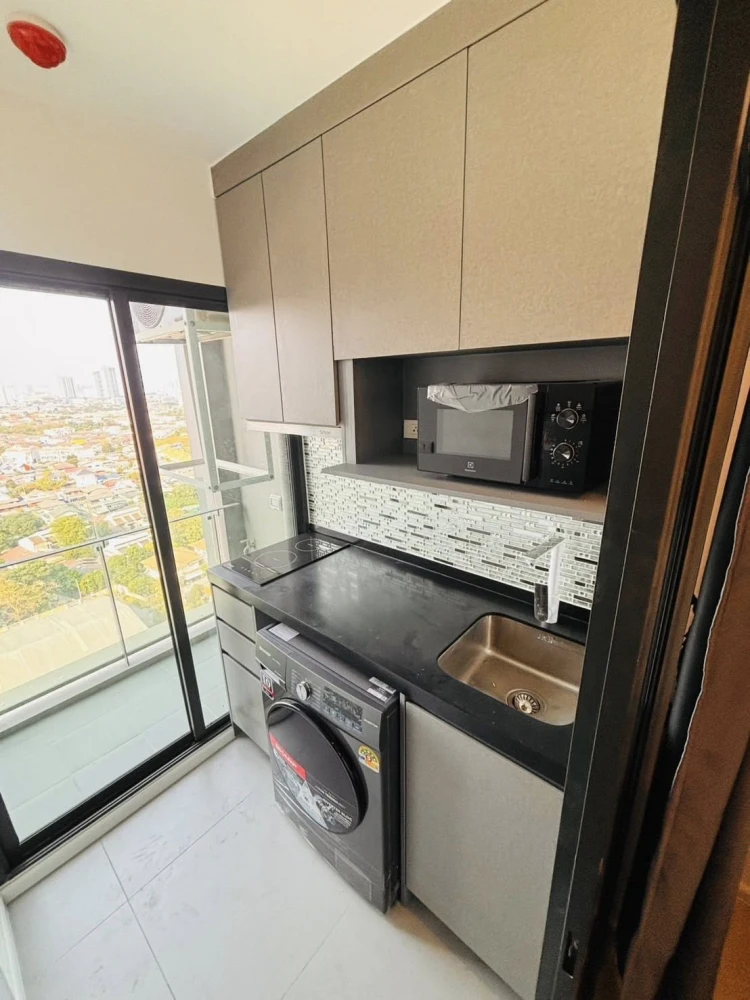 For rent: The Clef Riverline Chao Phraya - Wong Sawang. Ready-to-move-in unit on the 18th floor with stunning Chao Phraya river views. Luxurious and a