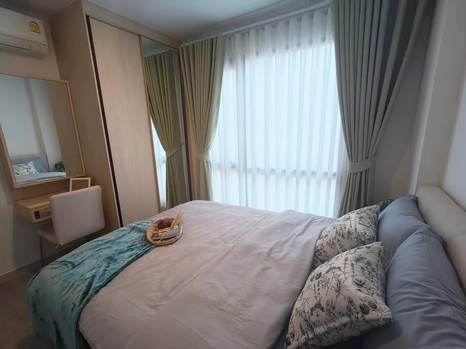For rent: The Shed Sathorn 1, north-facing room, not hot, garden view, top floor, exit to Sky Garden, move in now!