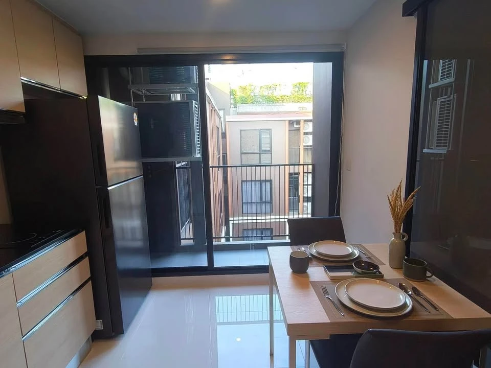 For rent: The Shed Sathorn 1, north-facing room, not hot, garden view, top floor, exit to Sky Garden, move in now!