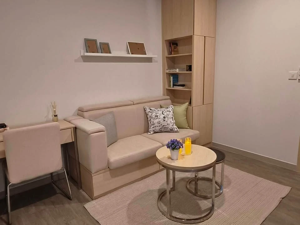 For rent: The Shed Sathorn 1, north-facing room, not hot, garden view, top floor, exit to Sky Garden, move in now!
