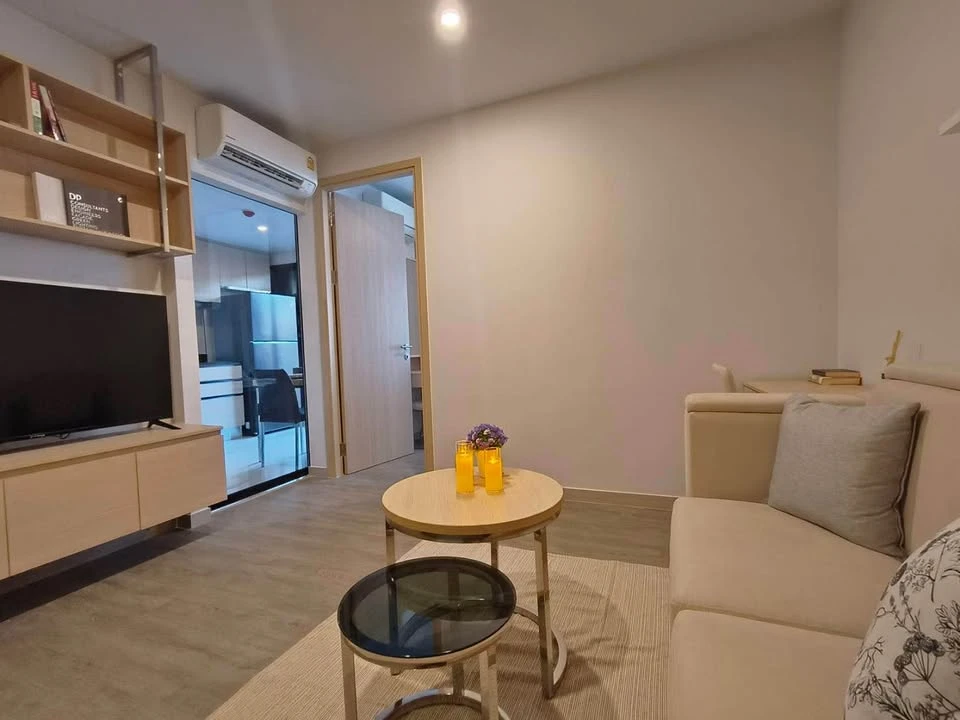 For rent: The Shed Sathorn 1, north-facing room, not hot, garden view, top floor, exit to Sky Garden, move in now!
