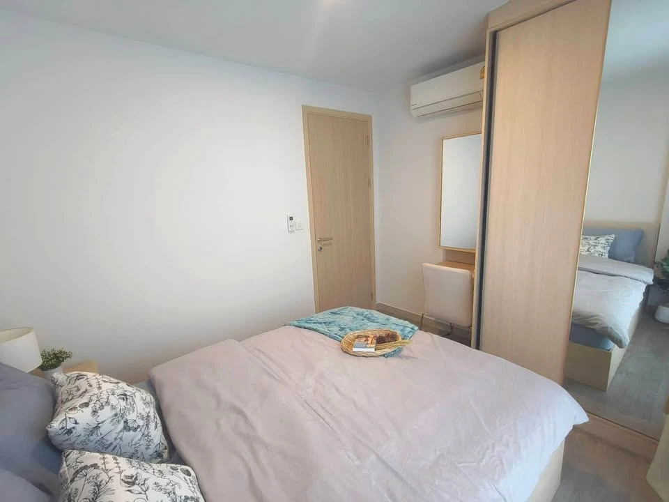 For rent: The Shed Sathorn 1, north-facing room, not hot, garden view, top floor, exit to Sky Garden, move in now!