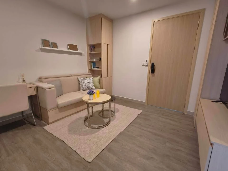 For rent: The Shed Sathorn 1, north-facing room, not hot, garden view, top floor, exit to Sky Garden, move in now!