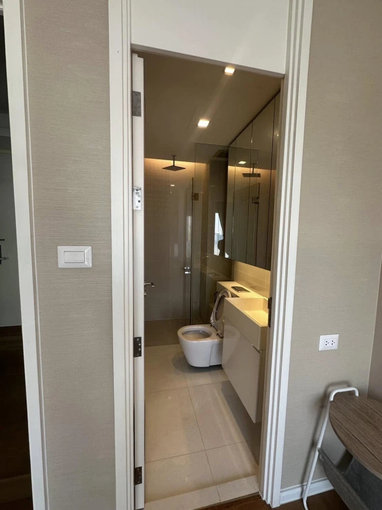 For rent: The Saint Residences, 19th floor, swimming pool view, fully furnished, ready to move in, book now, don't miss out.