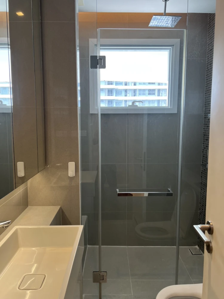 For rent, The Saint Residences, 31st floor, Chatuchak Park view. Fully decorated with furniture and electrical appliances. Book now.