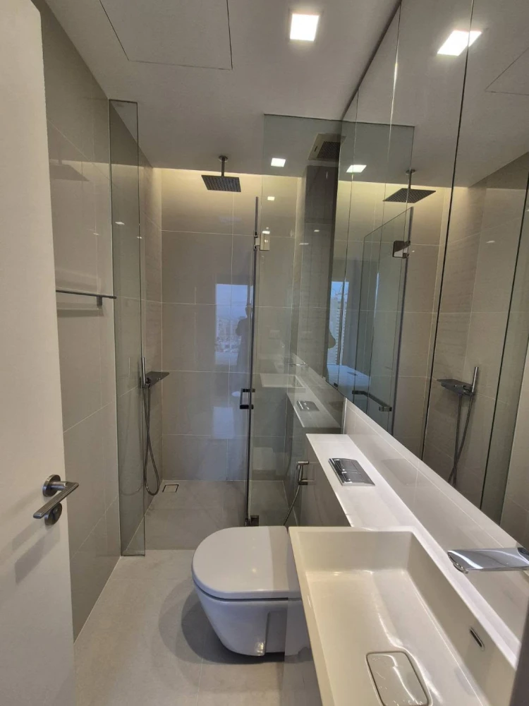 For rent: The Saint Residences, very high floor, good quality furniture, genuine leather sofa, hurry and reserve now!