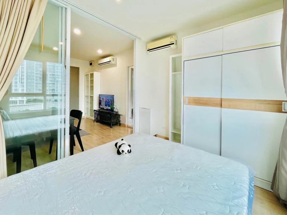 For rent: The Tempo Grand Sathorn-Wutthakat, Building B, 9th floor, good view, north facing, not hot, nice breeze, must arrange.