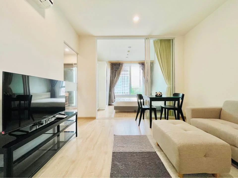 For rent: The Tempo Grand Sathorn-Wutthakat, Building B, 9th floor, good view, north facing, not hot, nice breeze, must arrange.