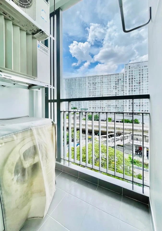 For rent: The Tempo Grand Sathorn-Wutthakat, Building B, 9th floor, good view, north facing, not hot, nice breeze, must arrange.