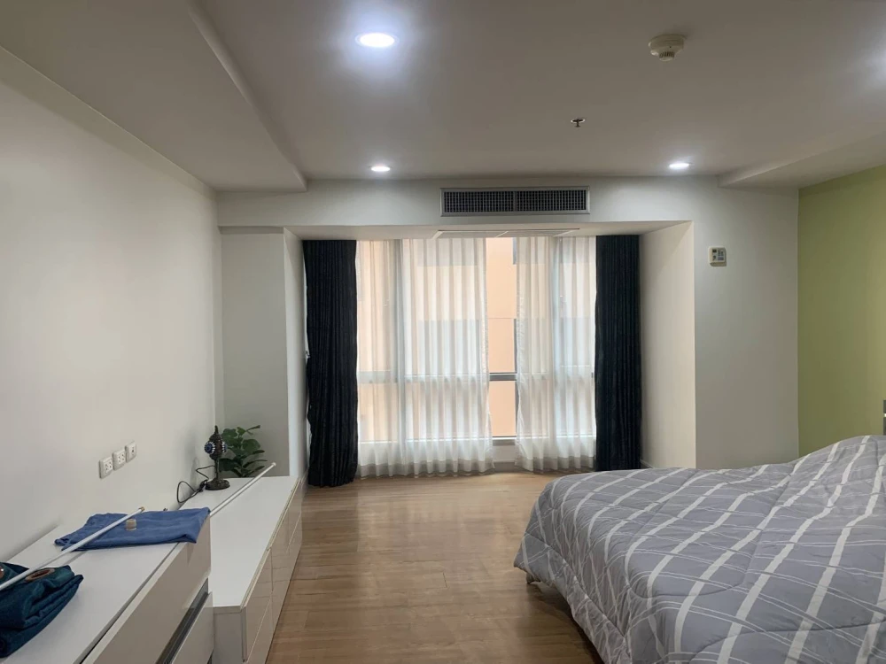 For rent, The Trendy Condominium, beautiful room, full furniture Ready to move in. Don't wait.