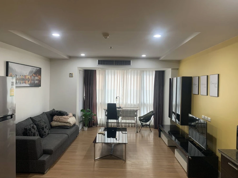 For rent, The Trendy Condominium, beautiful room, full furniture Ready to move in. Don't wait.