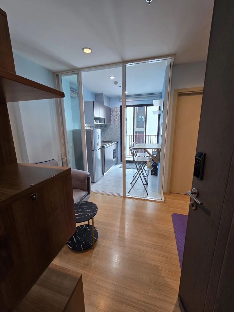 For rent: The Base Rama 9 - Ramkhamhaeng. Well-built bedroom, decorated in soothing blue tones, comfortable to live in. Book now and you won't be disa