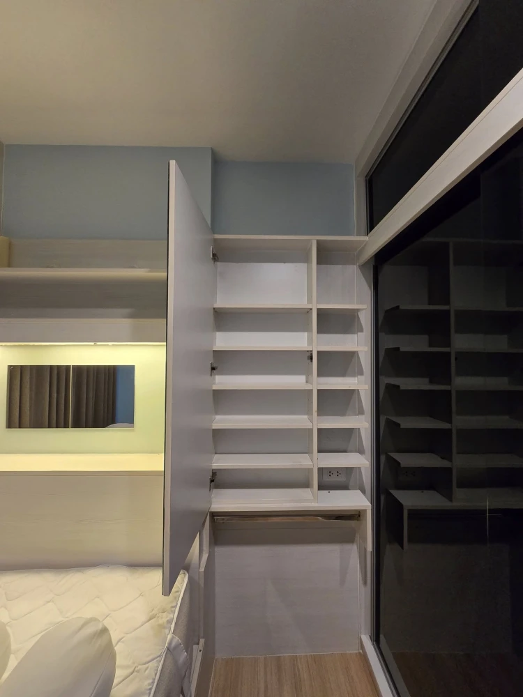 For rent: The Base Rama 9 - Ramkhamhaeng. Well-built bedroom, decorated in soothing blue tones, comfortable to live in. Book now and you won't be disa