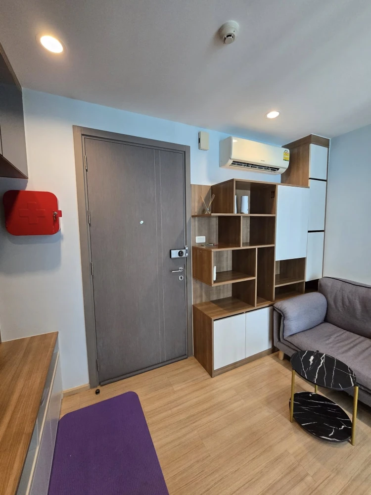 For rent: The Base Rama 9 - Ramkhamhaeng. Well-built bedroom, decorated in soothing blue tones, comfortable to live in. Book now and you won't be disa