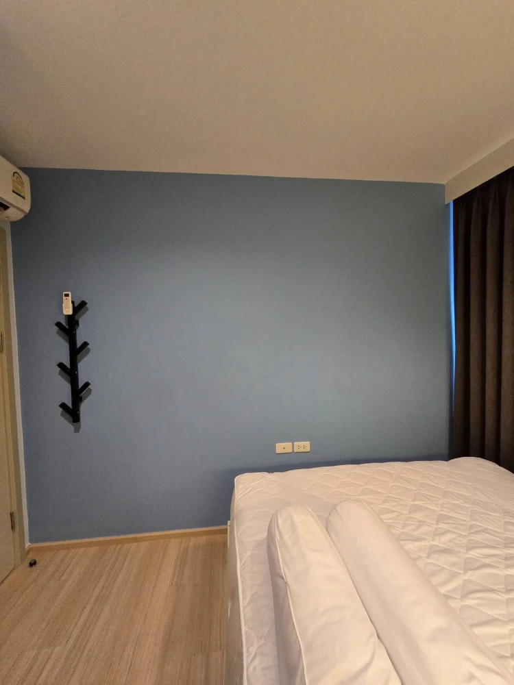 For rent: The Base Rama 9 - Ramkhamhaeng. Well-built bedroom, decorated in soothing blue tones, comfortable to live in. Book now and you won't be disa