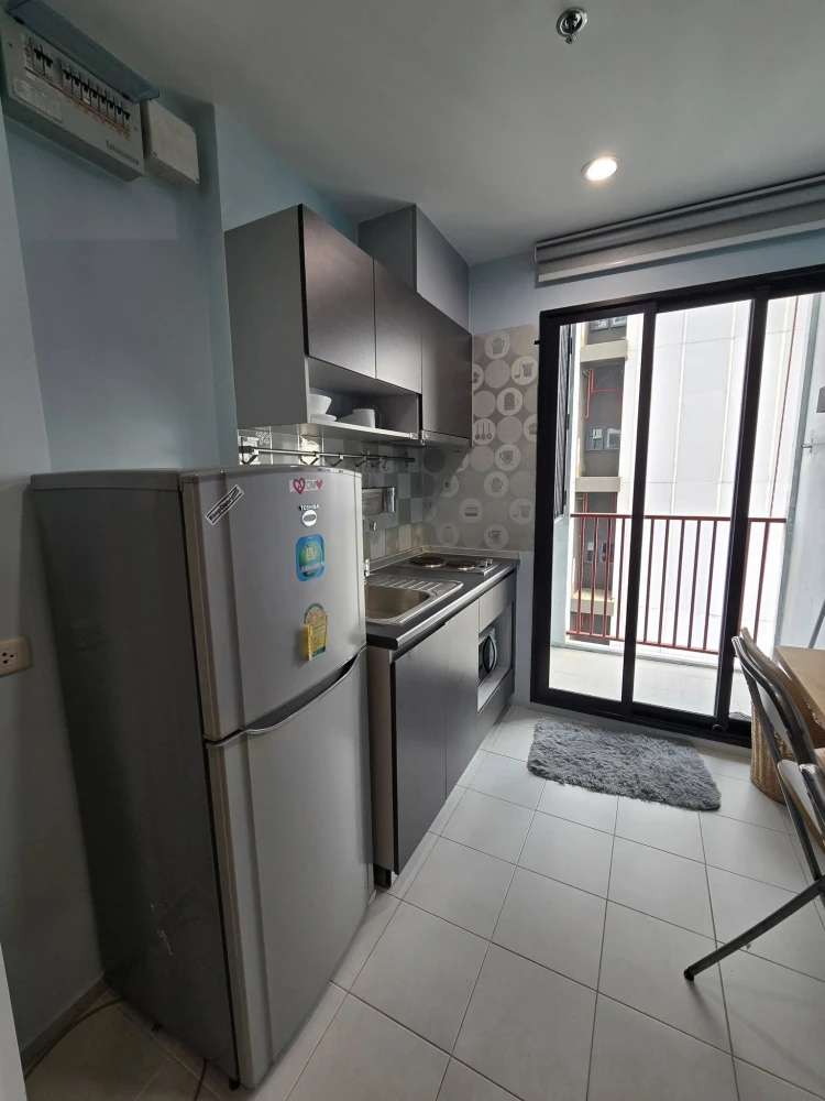 For rent: The Base Rama 9 - Ramkhamhaeng. Well-built bedroom, decorated in soothing blue tones, comfortable to live in. Book now and you won't be disa
