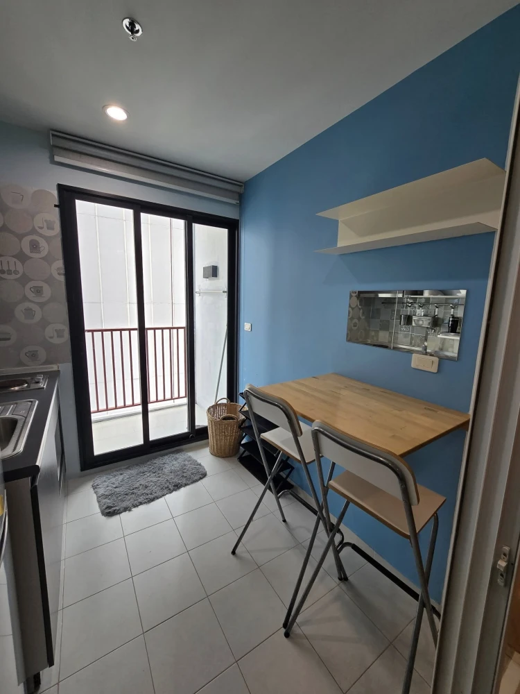 For rent: The Base Rama 9 - Ramkhamhaeng. Well-built bedroom, decorated in soothing blue tones, comfortable to live in. Book now and you won't be disa