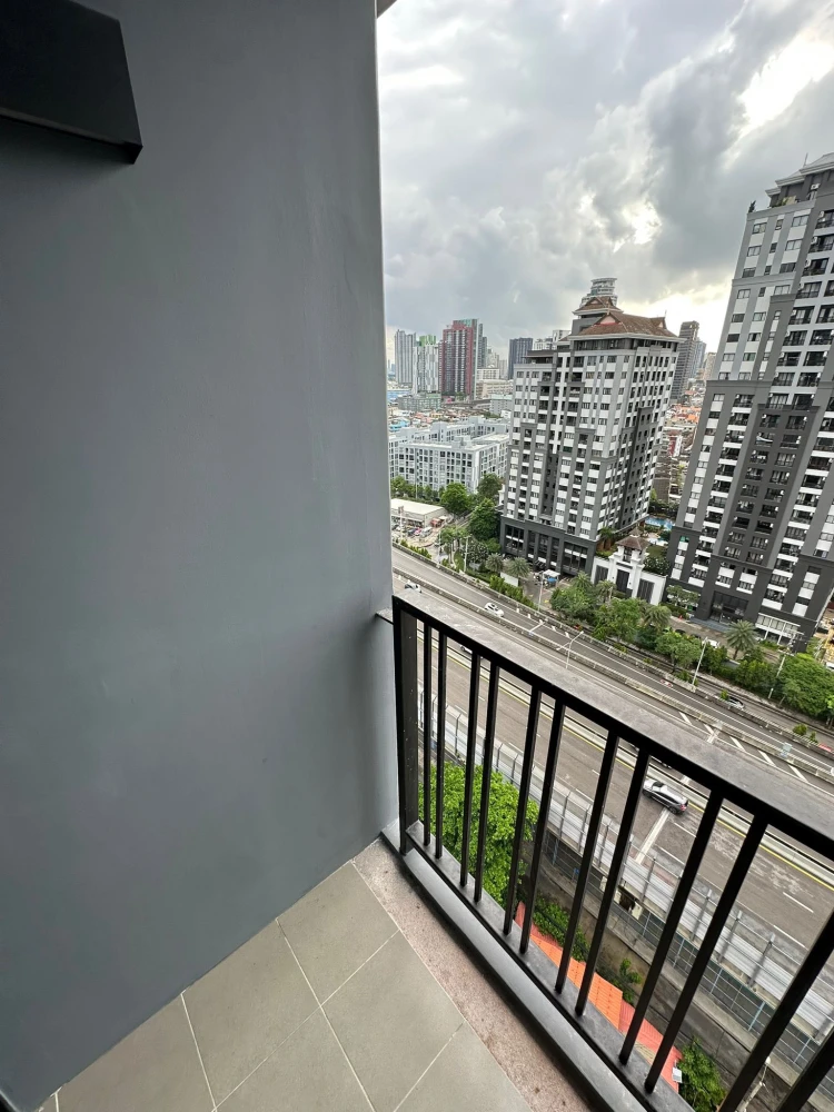 For rent: The Base Park East, nice room, high floor, fully furnished, reserve now+++