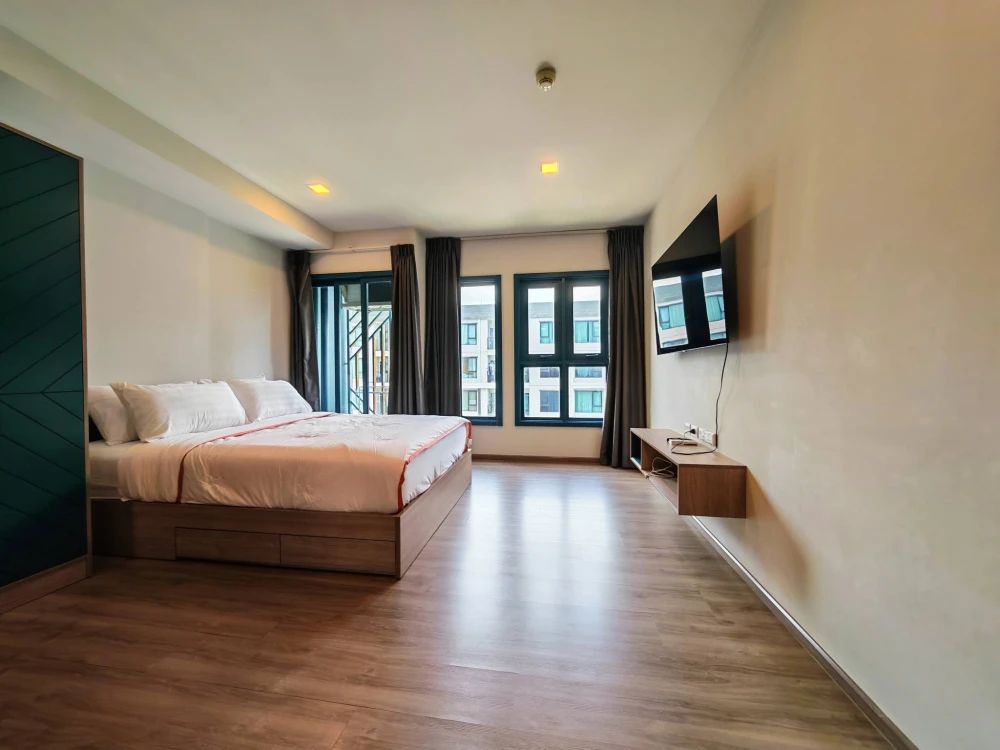 For rent: The Base Sukhumvit 50, studio room, 7th floor. Fully furnished with appliances. Book now! Don't miss out!