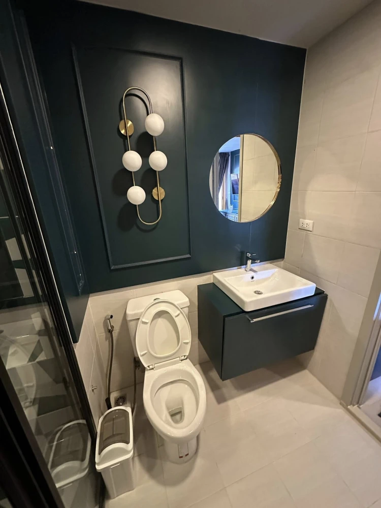 For rent or sale: The Base Sukhumvit 50, Building B, decorated in dark green tones, looks calm and relaxing. Move in now, don't hesitate.