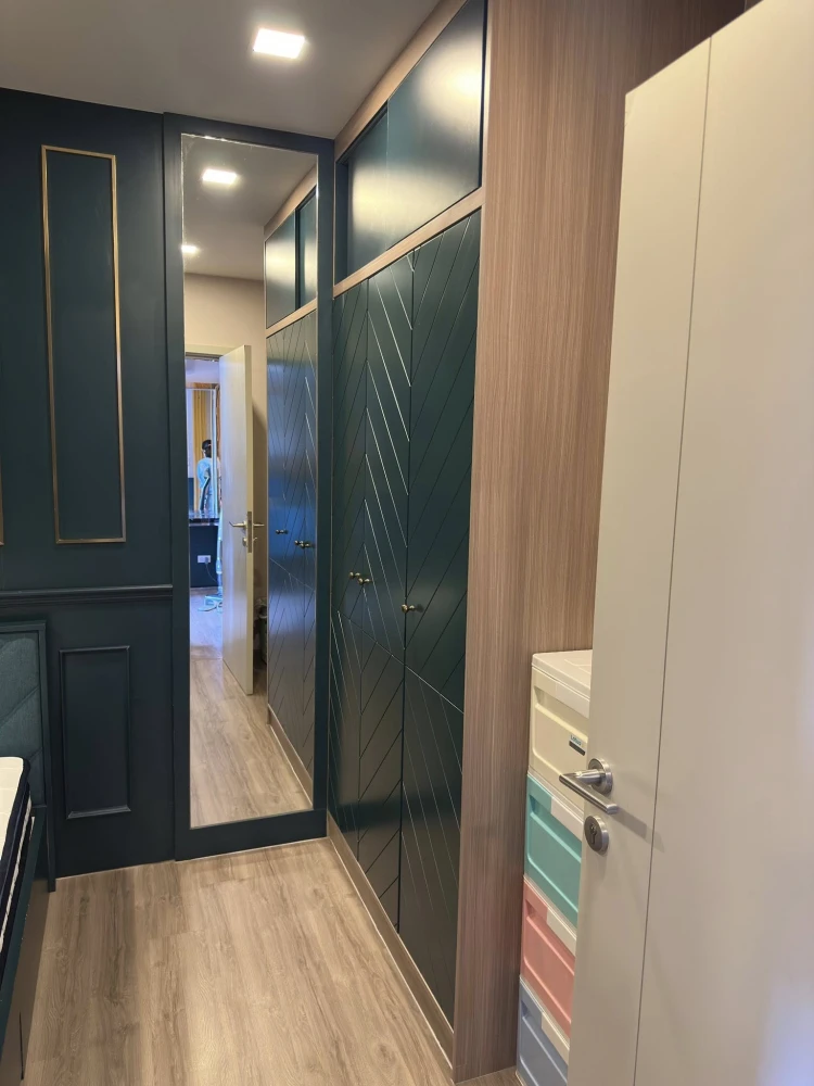 For rent or sale: The Base Sukhumvit 50, Building B, decorated in dark green tones, looks calm and relaxing. Move in now, don't hesitate.