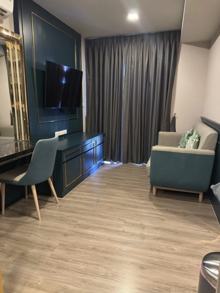 For rent or sale: The Base Sukhumvit 50, Building B, decorated in dark green tones, looks calm and relaxing. Move in now, don't hesitate.
