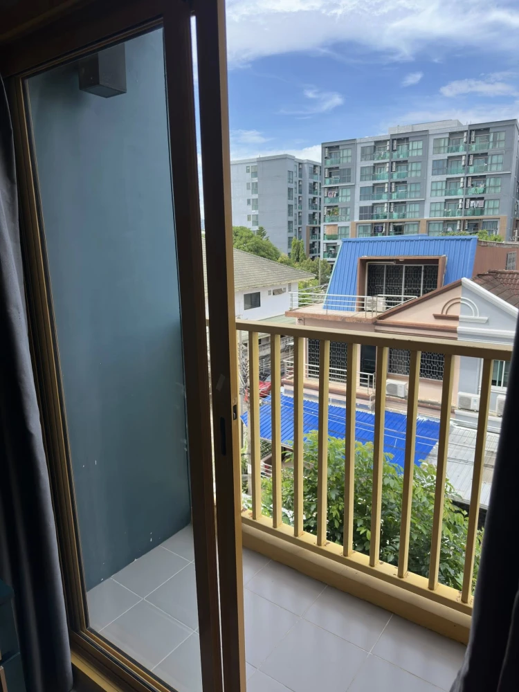 For rent or sale: The Base Sukhumvit 50, Building B, decorated in dark green tones, looks calm and relaxing. Move in now, don't hesitate.