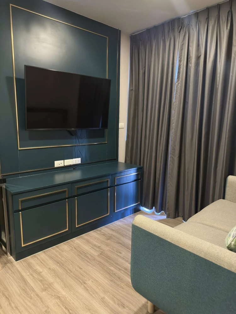 For rent or sale: The Base Sukhumvit 50, Building B, decorated in dark green tones, looks calm and relaxing. Move in now, don't hesitate.