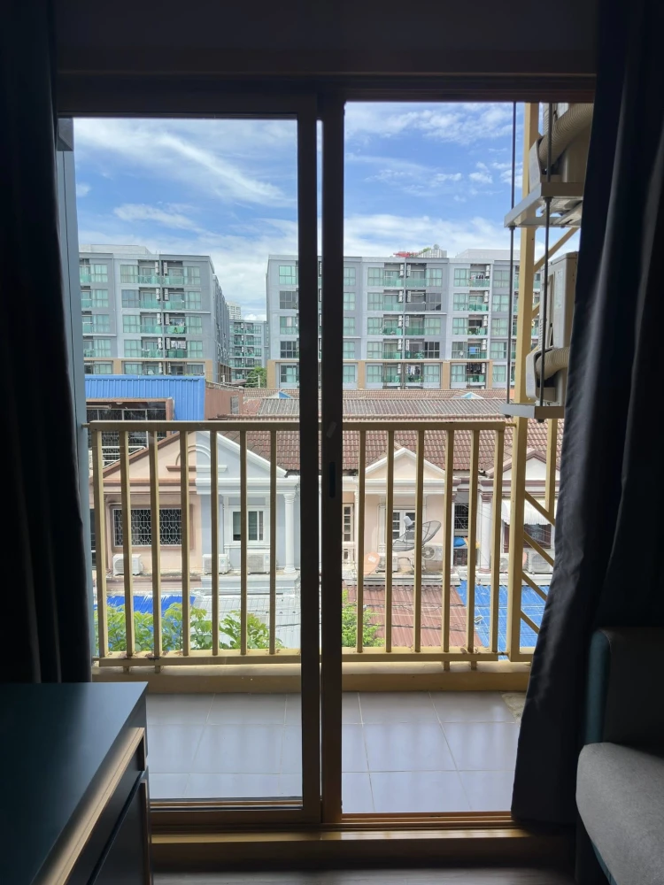For rent or sale: The Base Sukhumvit 50, Building B, decorated in dark green tones, looks calm and relaxing. Move in now, don't hesitate.