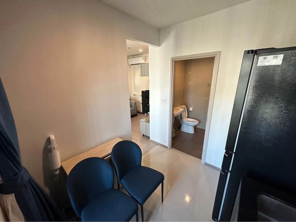 For rent: The Base Phetchaburi - Thonglor, 29th floor, with a high-angle view of Thonglor. Fully furnished. You'll regret it if you miss it.
