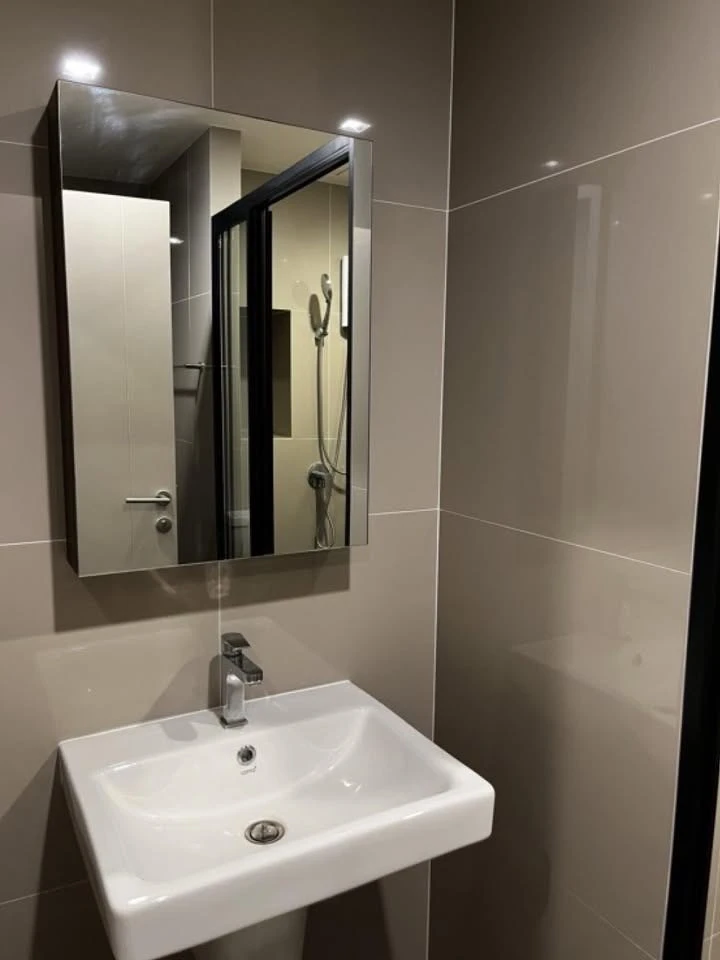 For rent: The Base Phetchaburi - Thonglor, 9th floor, city view, fully furnished, book now, hurry!