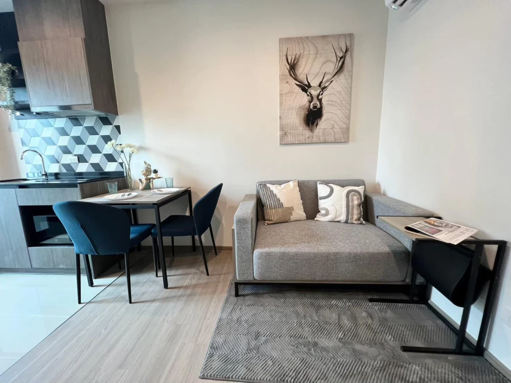 For rent: The Base Phetchaburi - Thonglor, very high floor, 25th floor, fully furnished + electrical appliances, washing machine and dryer included. B