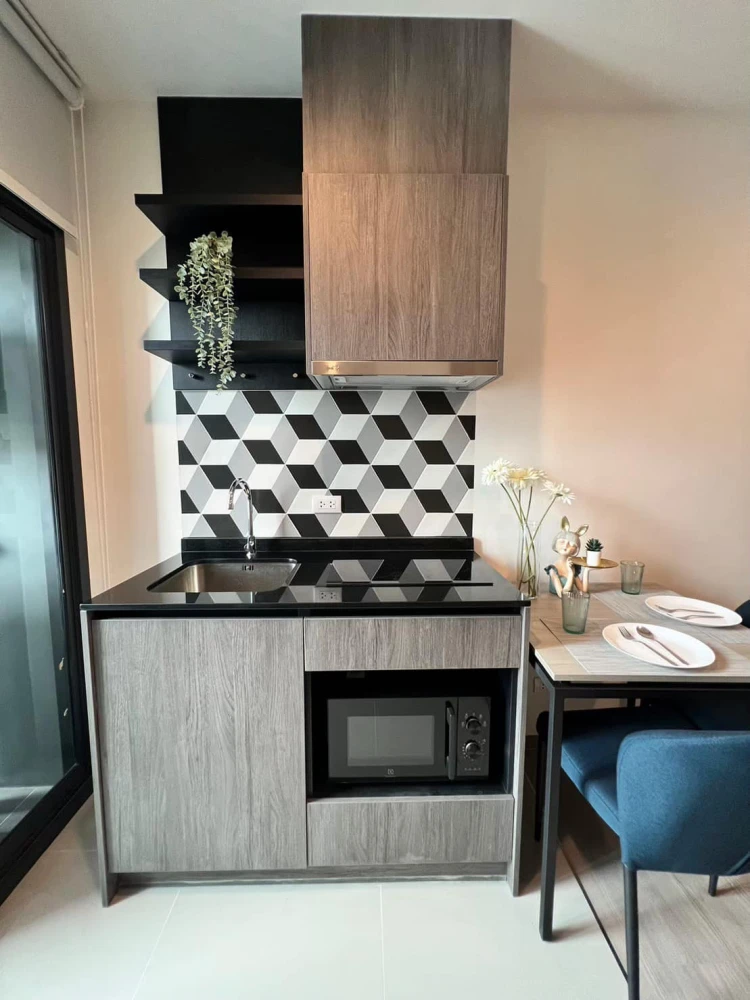 For rent: The Base Phetchaburi - Thonglor, very high floor, 25th floor, fully furnished + electrical appliances, washing machine and dryer included. B