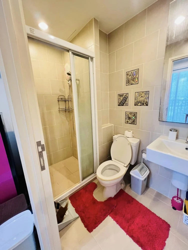 For rent: The Base Chaengwattana, 22nd floor, fully furnished and equipped with electrical appliances. If interested, hurry and reserve now. Don't mis