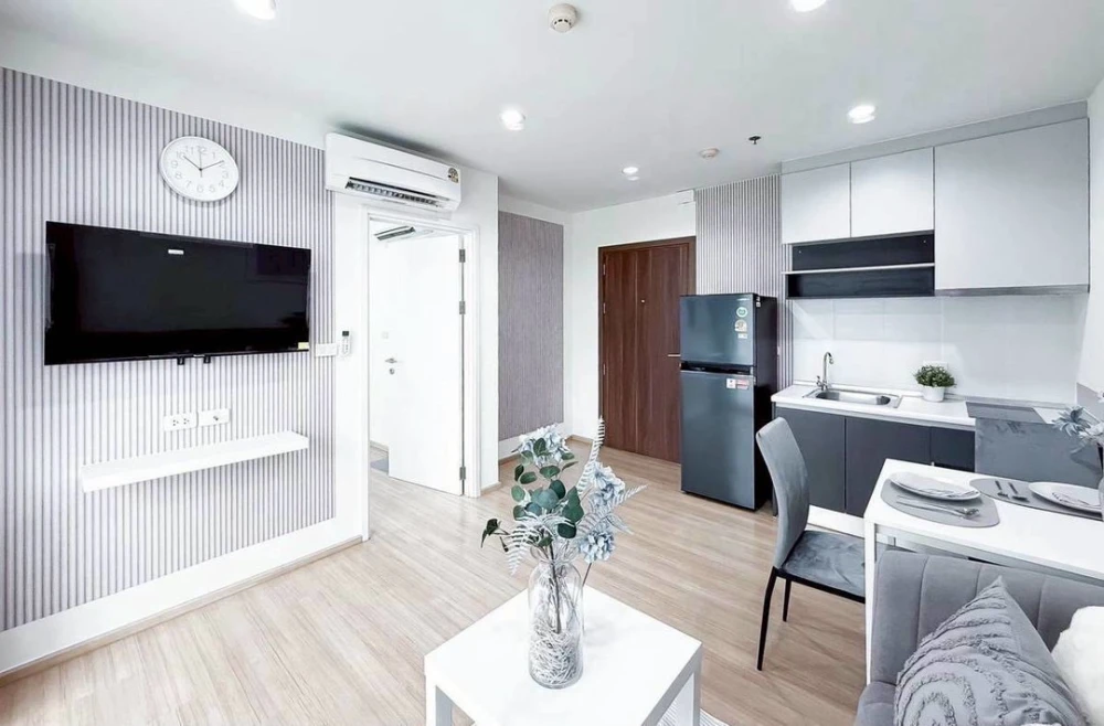 For rent!! The Base Chaengwattana, 6th floor, Building A, swimming pool view, fully furnished, ready to move in! Don't miss out!!