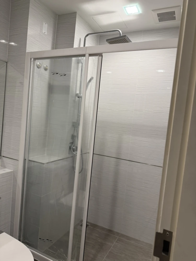 For rent, The Metropolis, 8th floor, beautiful swimming pool view, fully furnished, soft and comfortable sofa, hurry up and grab it now.